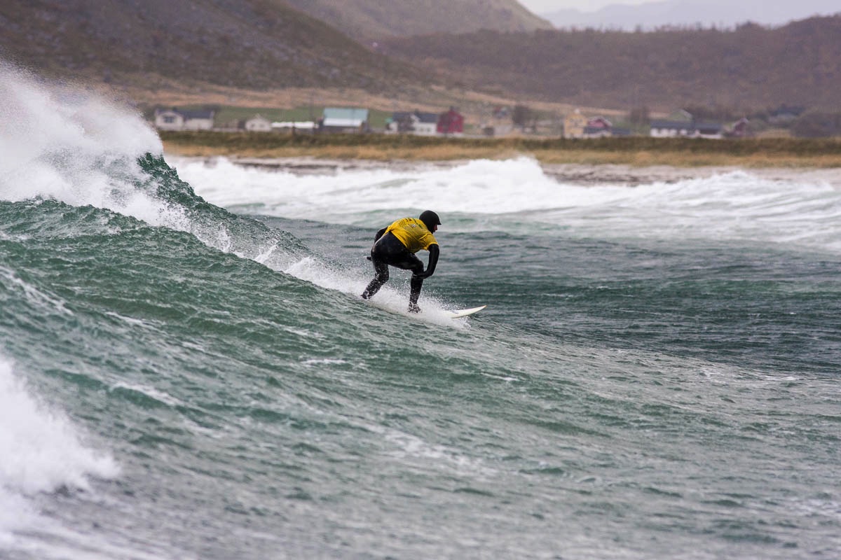 lofoten surfing