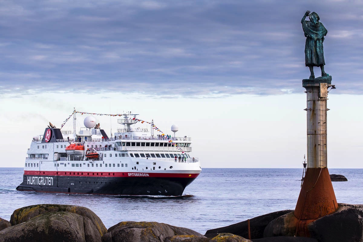 Hurtigruten bereikt Svolvaer, Lofoten